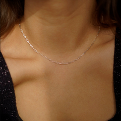 Collar dorado con detalle de perla - Raúl & Sara Madrid