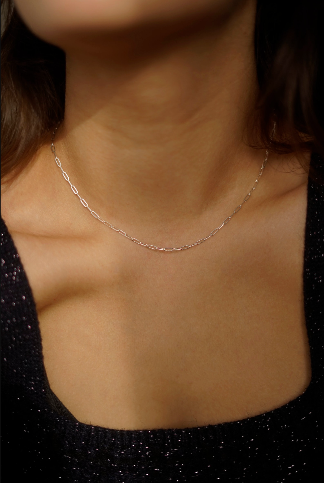 Collar dorado con detalle de perla - Raúl & Sara Madrid