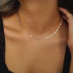 Collar dorado con detalle de perla - Raúl & Sara Madrid