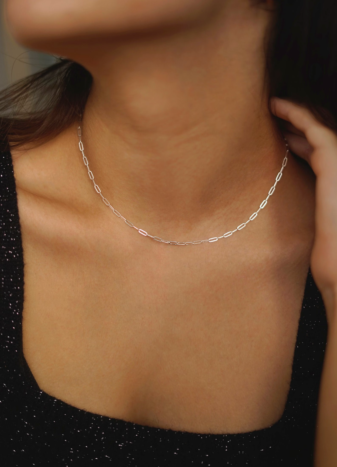 Collar dorado con detalle de perla - Raúl & Sara Madrid