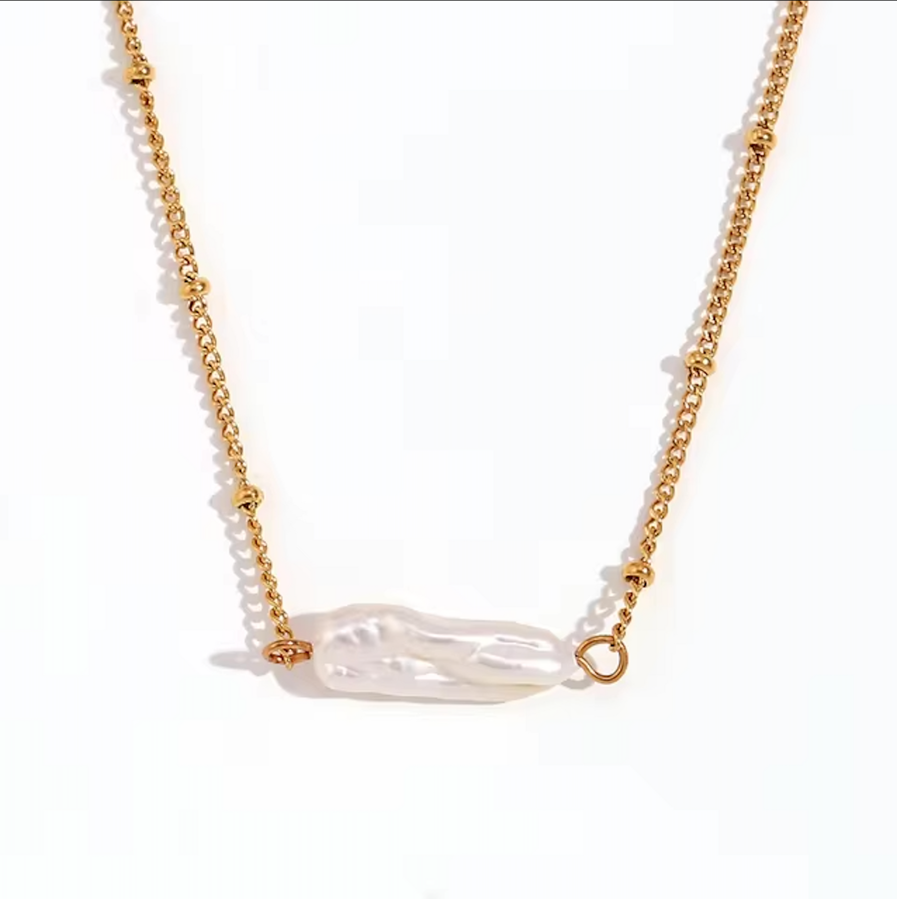 Collar dorado con colgante rectangular - Raúl & Sara Madrid