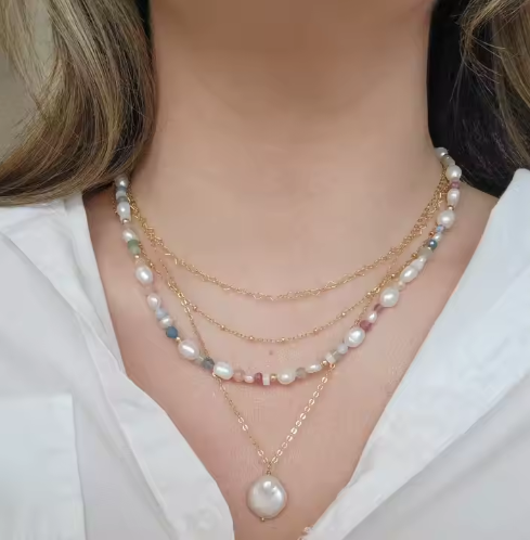 Collar dorado delicado con mini perlas - Raúl & Sara Madrid