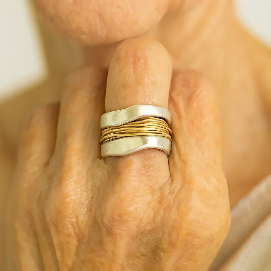 Anillo de plata con detalles en oro - Raúl & Sara Madrid