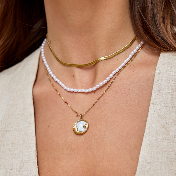 Elisa-Marie – Collar de oro con un diseño delicadamente curvado.