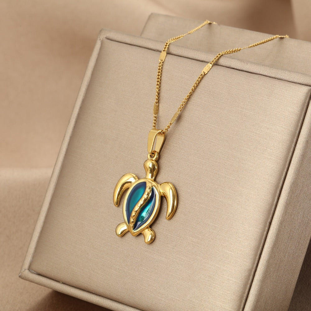Maja – Collar dorado con medallón circular