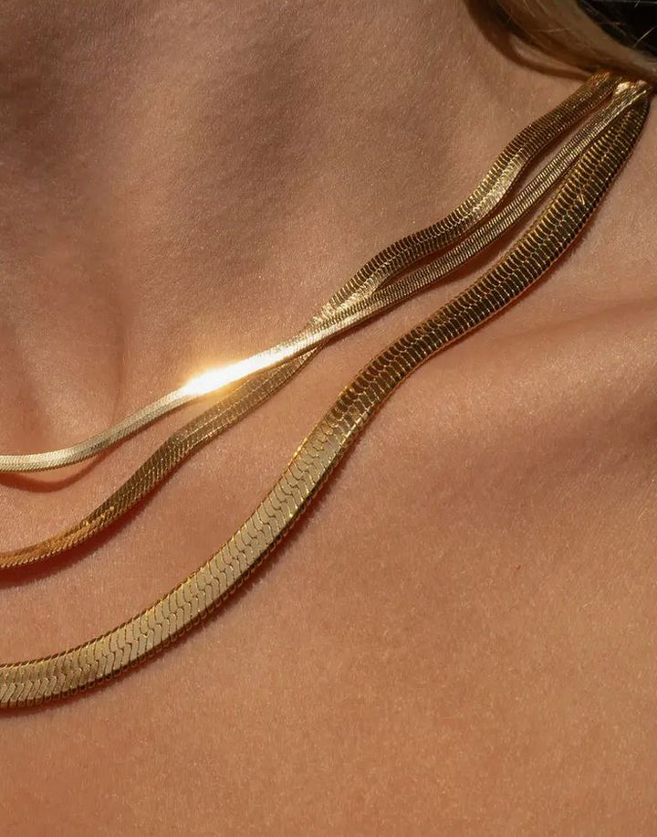 Johana – Elegante collar dorado con diseño armonioso