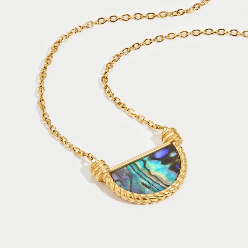 Collar dorado con colgante de cristal - Raúl & Sara Madrid