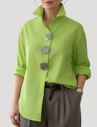 Camisa elegante de cuello alto