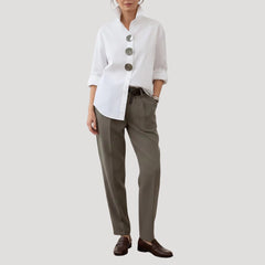 Camisa elegante de cuello alto