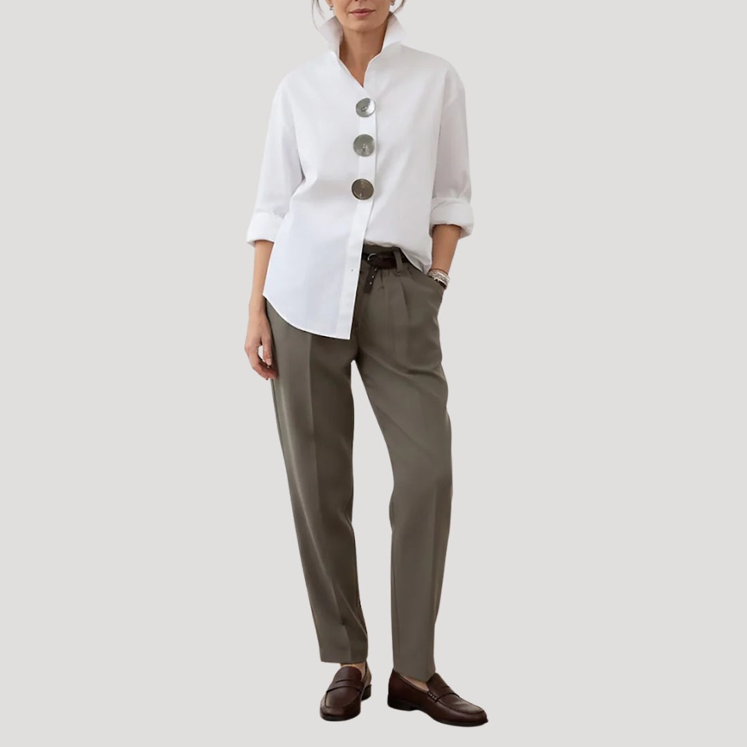 Camisa elegante de cuello alto
