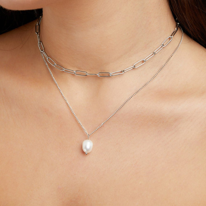 Isabela – Collana dorata con delicati dettagli a palline