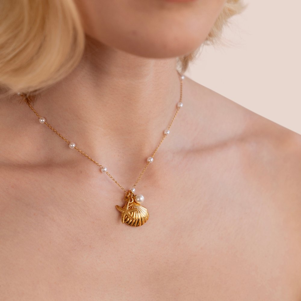 Pavlína – Collar de oro con pequeños cristales.