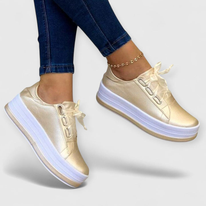 Yoleni | Sneakers