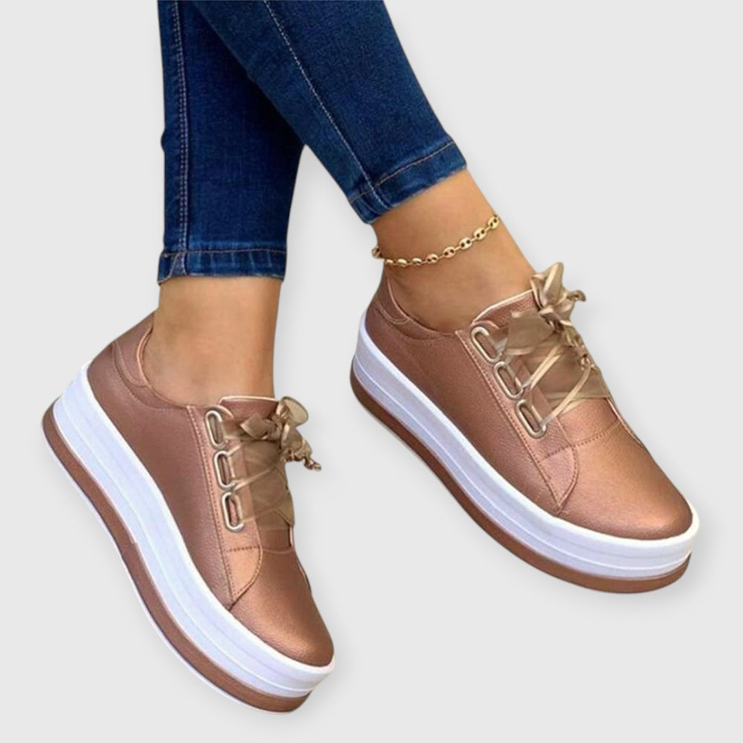Yoleni | Sneakers