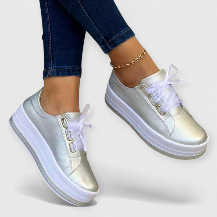 Yoleni | Sneakers
