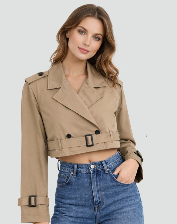 Trench corto de doble botonadura