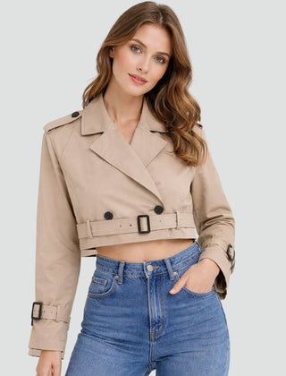 Trench corto de doble botonadura