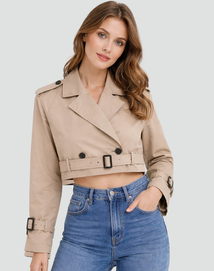 Trench corto de doble botonadura