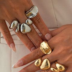 Anillos de Metal con Diseño Irregular - Raúl & Sara Madrid