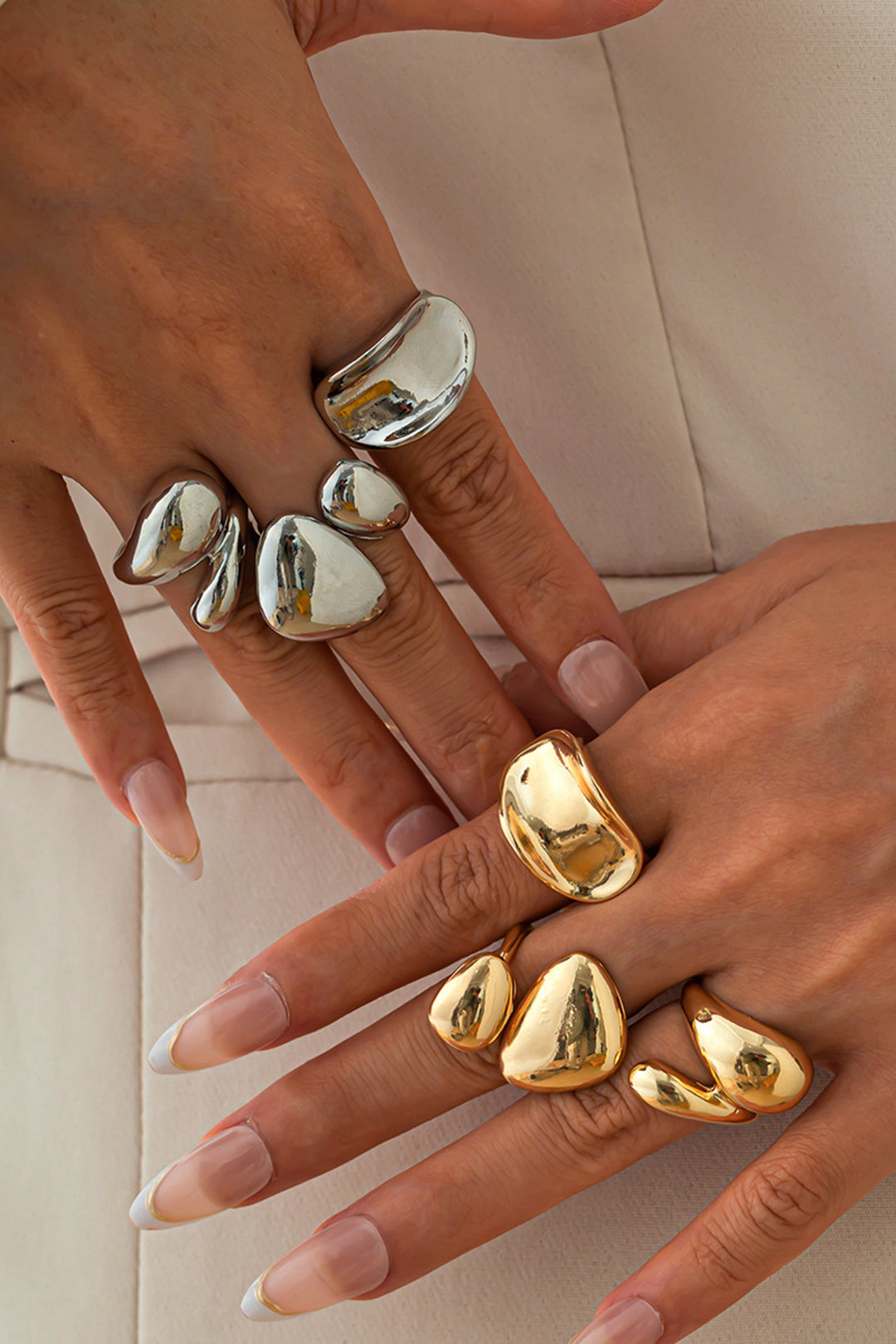 Anillos de Metal con Diseño Irregular - Raúl & Sara Madrid
