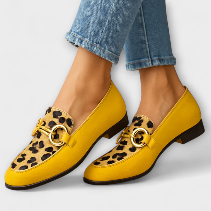 Sonia Zapatillas con Diseño Animal y Hebilla Adornada