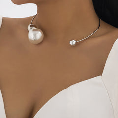Collares de Perlas Metálicas - Raúl & Sara Madrid