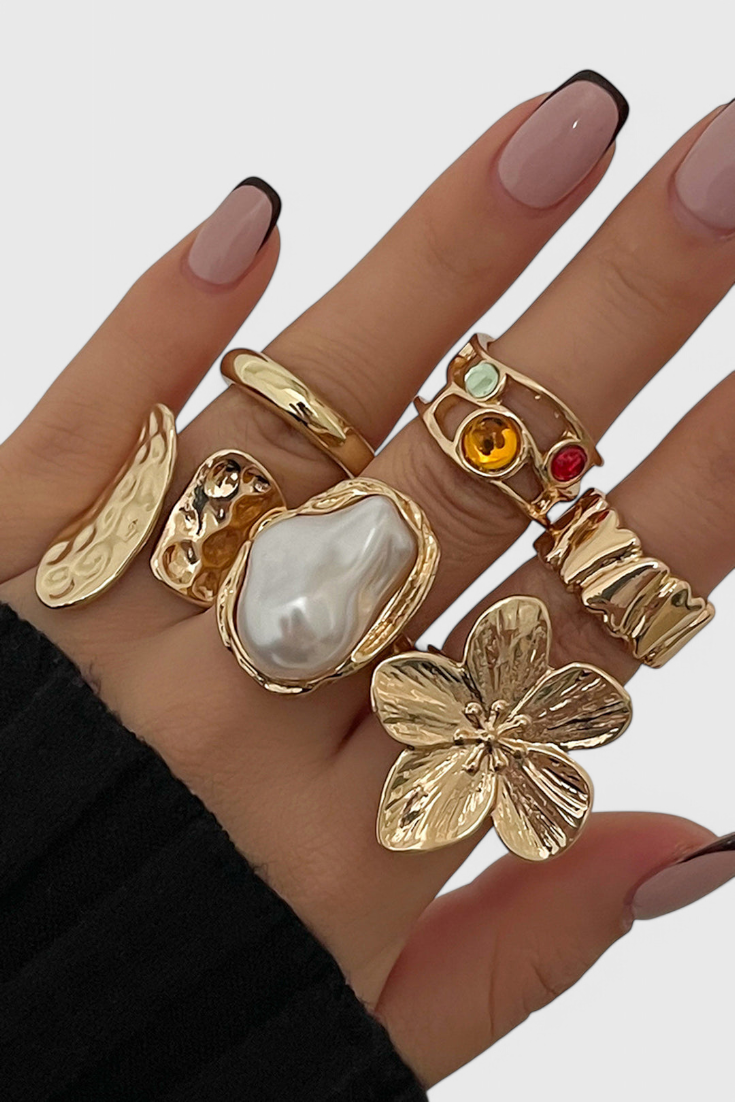 Anillo Abierto de Perla con Diseño de Flor Líquida