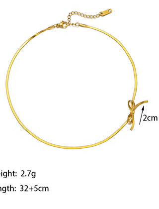 Collar dorado con colgante de inicial - Raúl & Sara Madrid