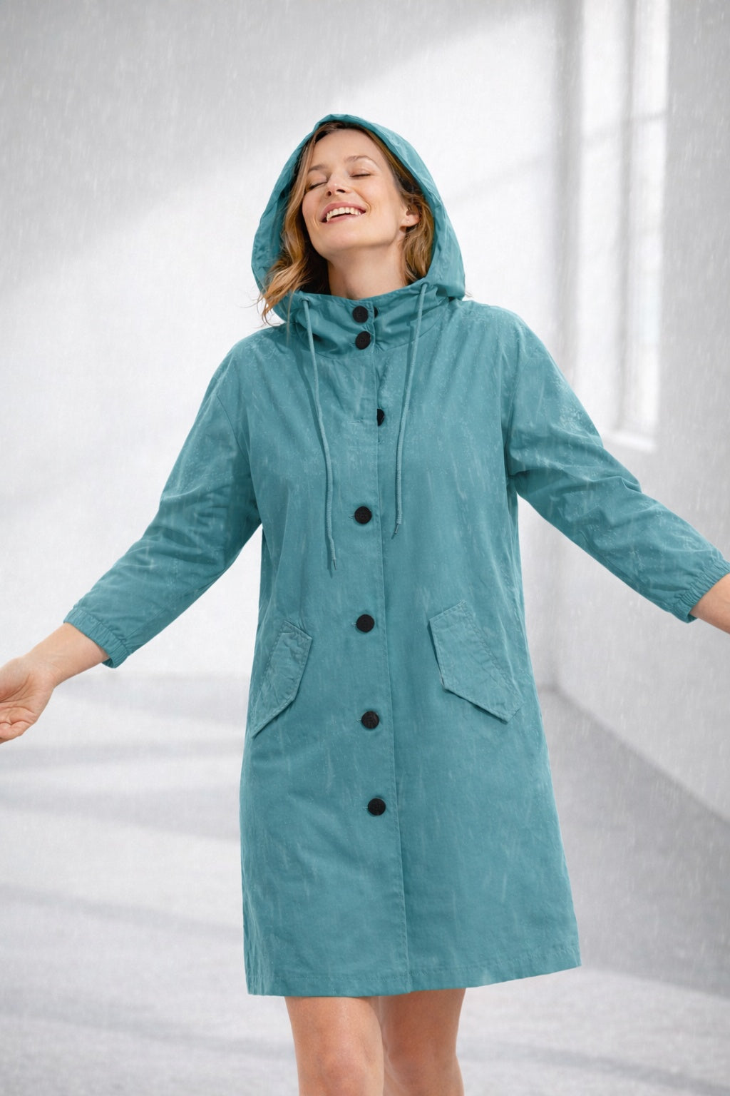 Chaqueta larga con capucha