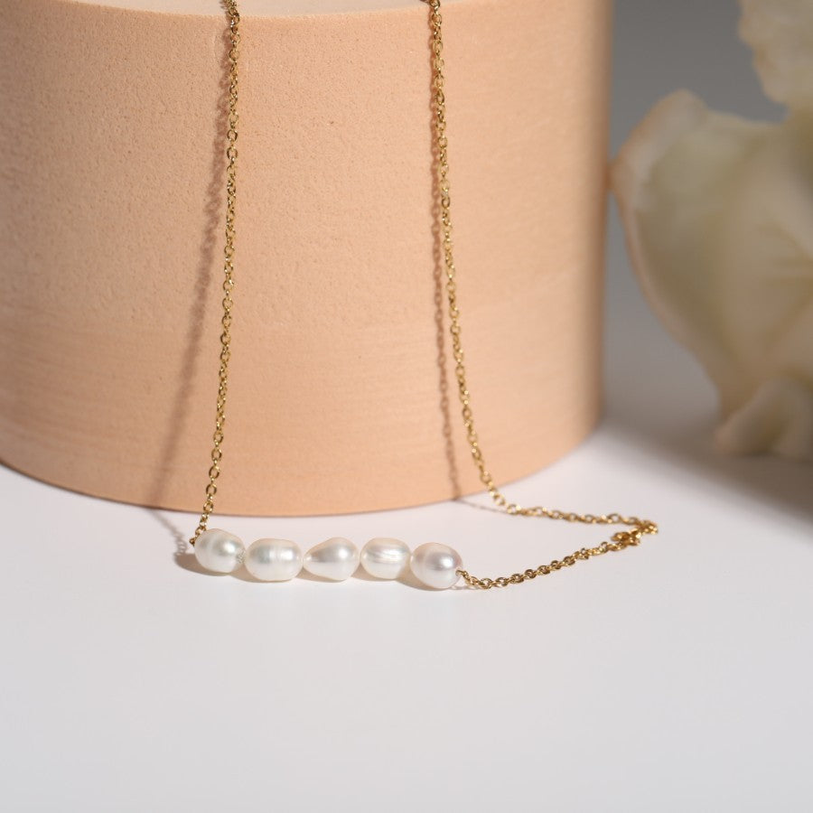 Juliana – Collar dorado de diseño minimalista