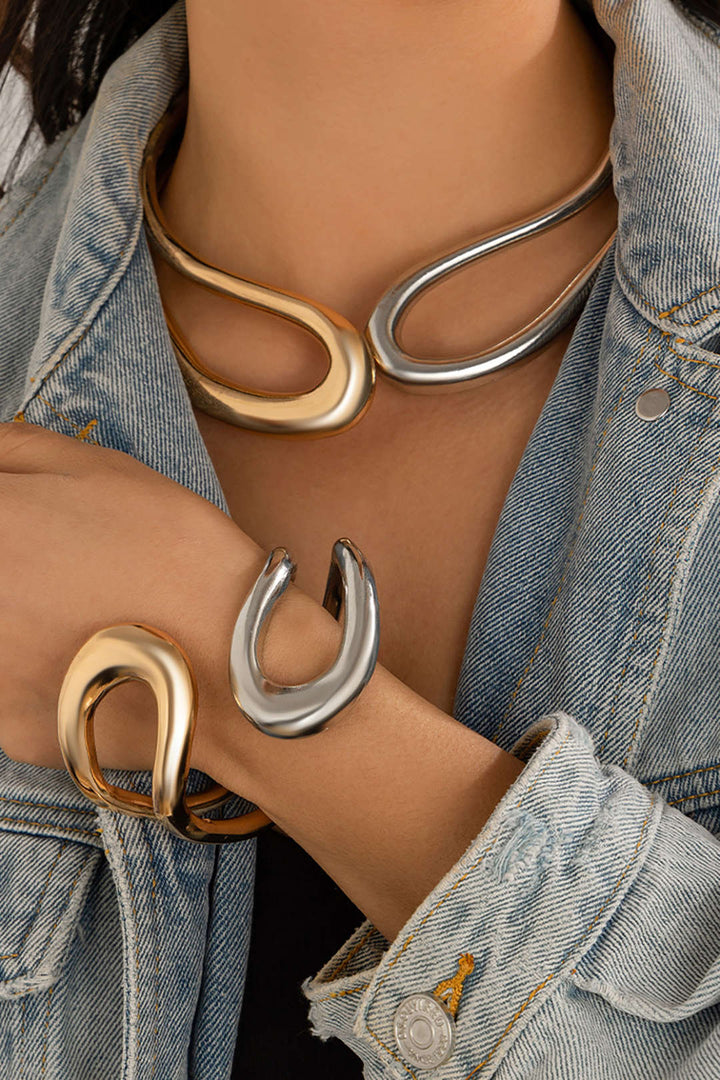 Pulsera Asimétrica con Diseño Recortado