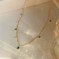 Collar dorado adornado con perlas - Raúl & Sara Madrid