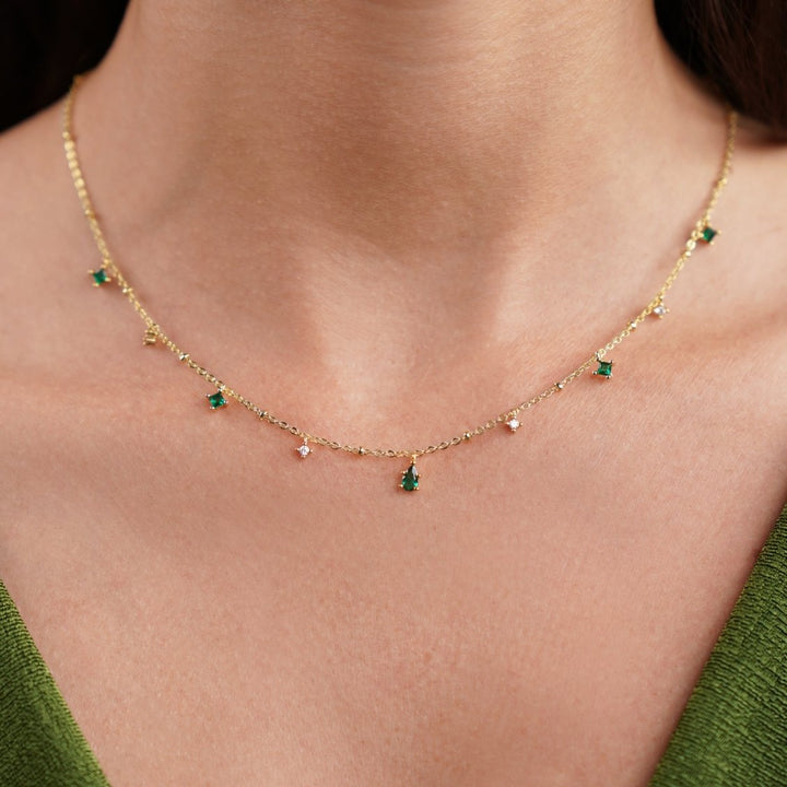 Marlies – Collar dorado adornado con perlas