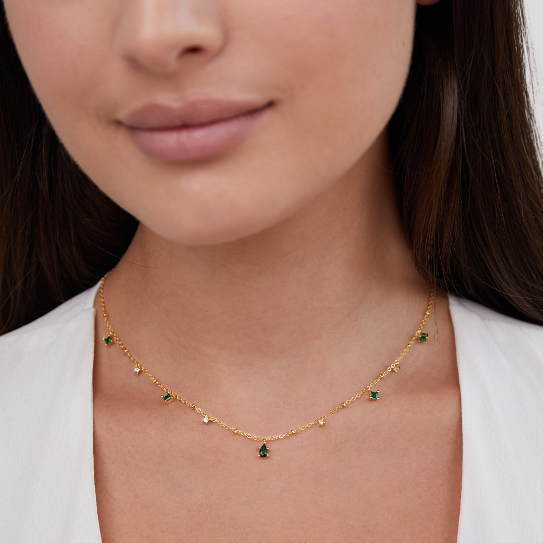 Marlies – Collar dorado adornado con perlas