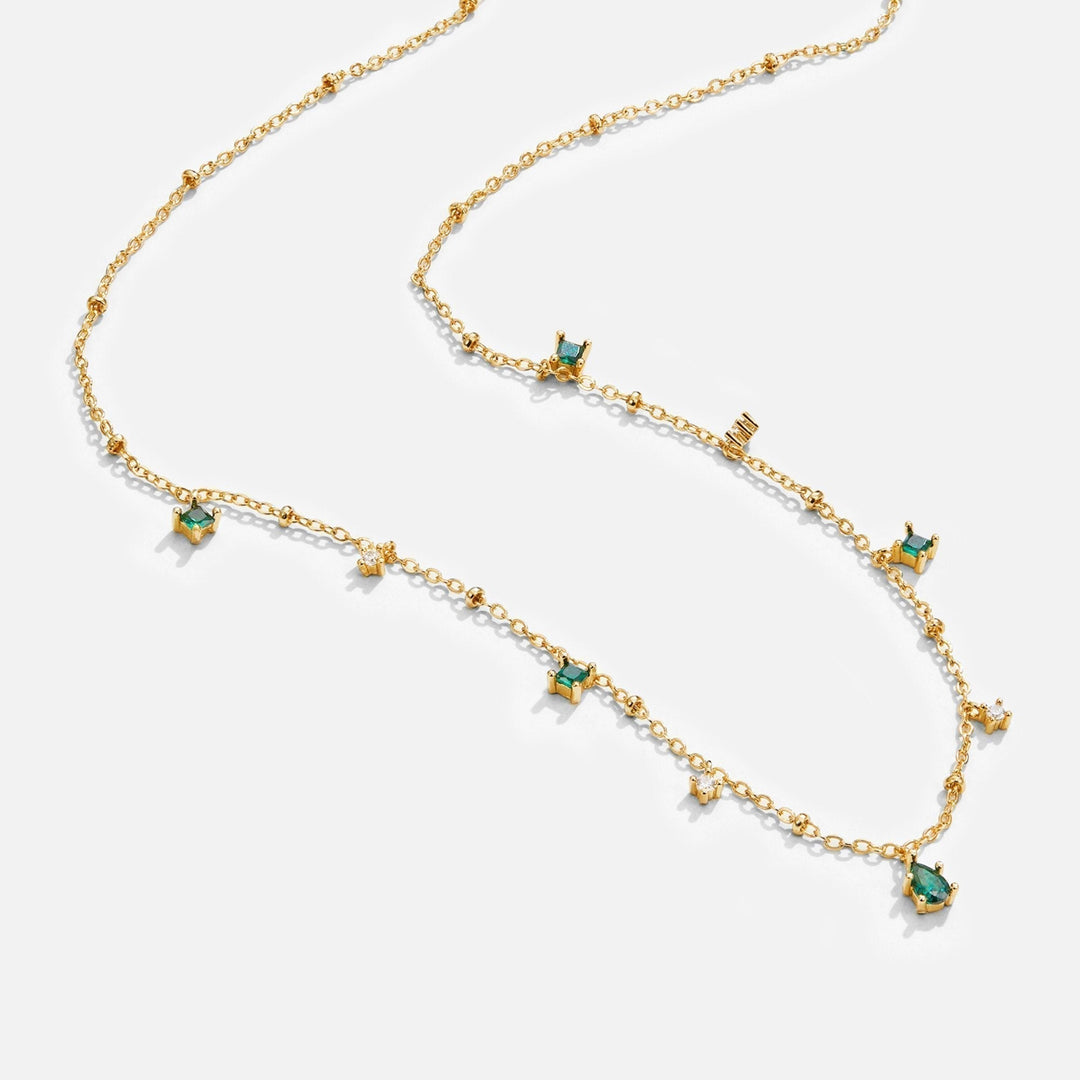 Marlies – Collar dorado adornado con perlas