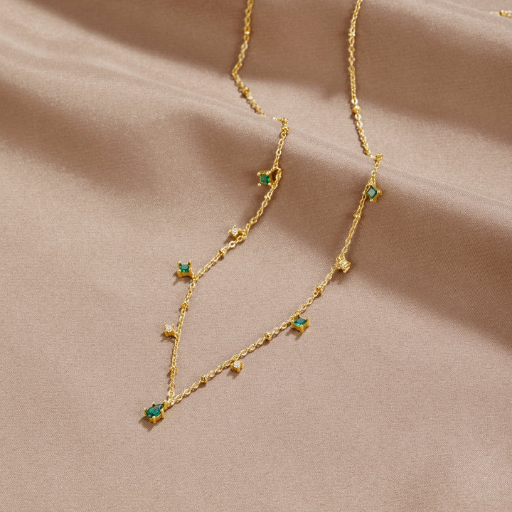 Marlies – Collar dorado adornado con perlas