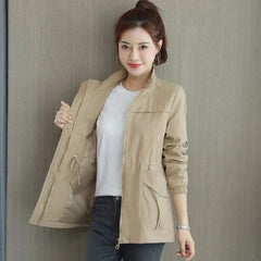 Chaqueta militar con cintura ajustable