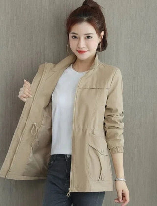 Chaqueta militar con cintura ajustable