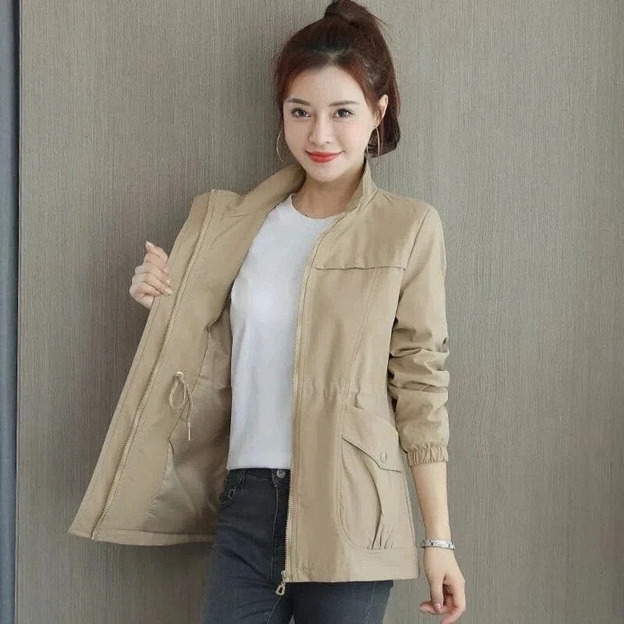 Chaqueta militar con cintura ajustable