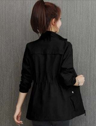 Chaqueta militar con cintura ajustable