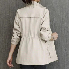 Chaqueta militar con cintura ajustable