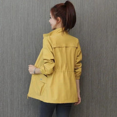 Chaqueta militar con cintura ajustable