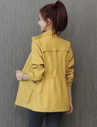 Chaqueta militar con cintura ajustable