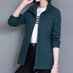 Chaqueta militar con cintura ajustable