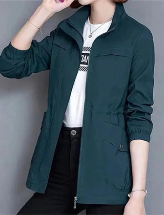 Chaqueta militar con cintura ajustable