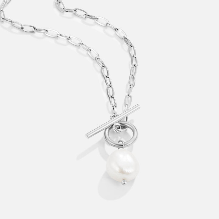 Evelina – Collana dorata con pendente in perla elegante