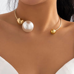 Collares de Perlas Metálicas - Raúl & Sara Madrid