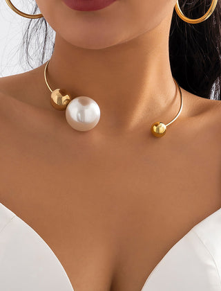 Collares de Perlas Metálicas - Raúl & Sara Madrid