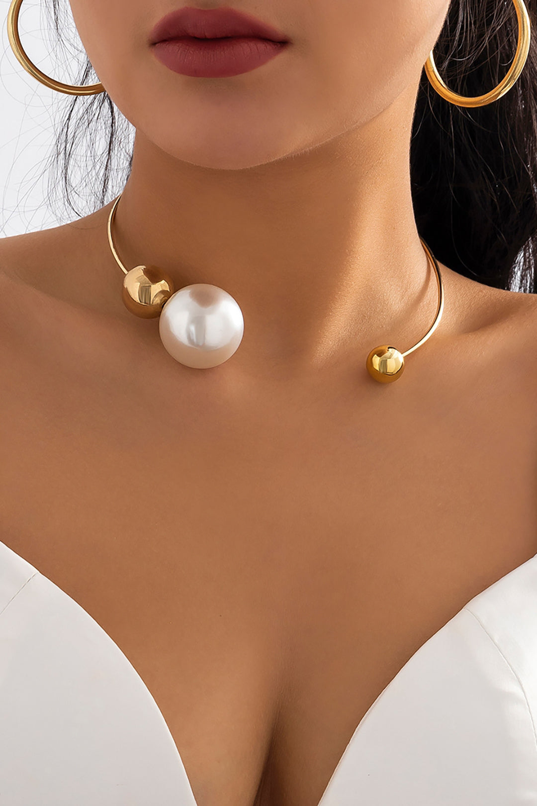 Collares de Perlas Metálicas - Raúl & Sara Madrid