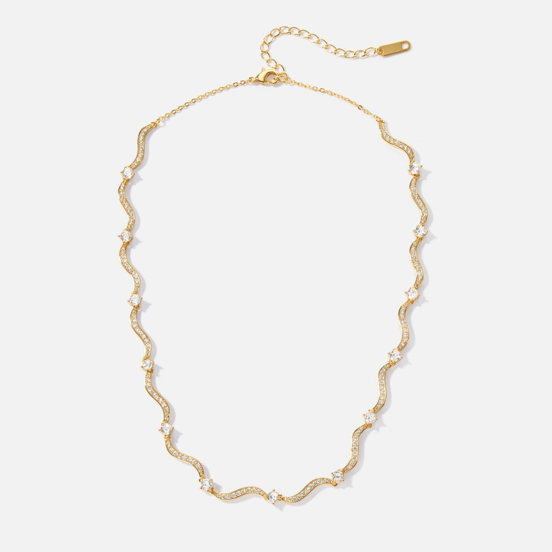 Jitka – Collar Dorado de Diseño Geométrico
